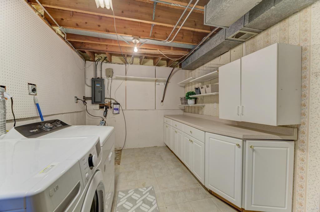 8S141 Grant Street, Darien, IL 60561