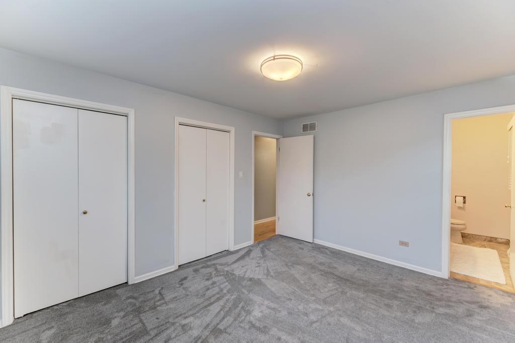 8S141 Grant Street, Darien, IL 60561