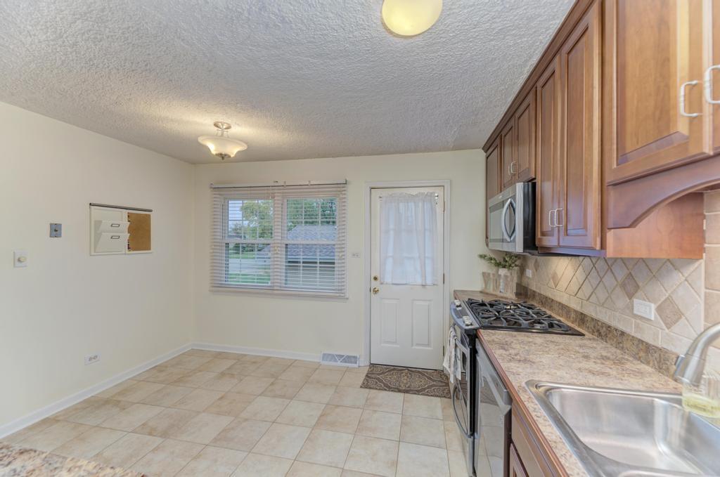 8S141 Grant Street, Darien, IL 60561