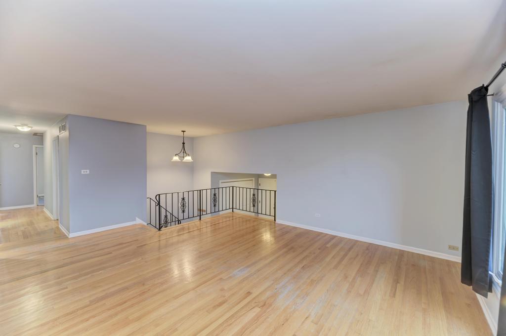 8S141 Grant Street, Darien, IL 60561