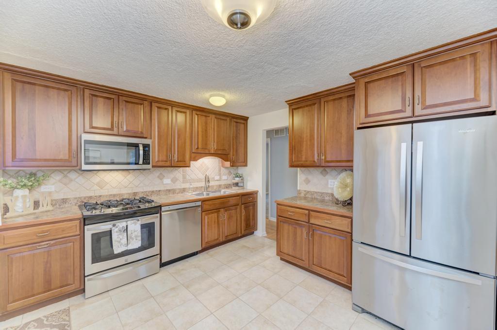 8S141 Grant Street, Darien, IL 60561