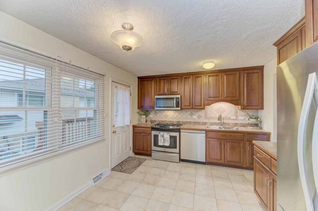 8S141 Grant Street, Darien, IL 60561