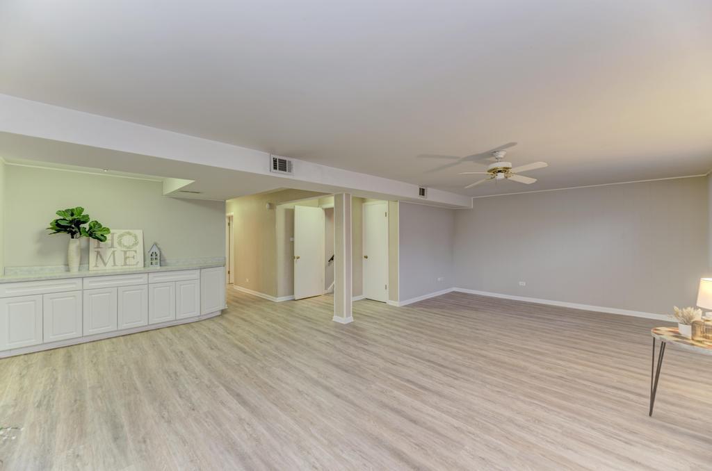 8S141 Grant Street, Darien, IL 60561