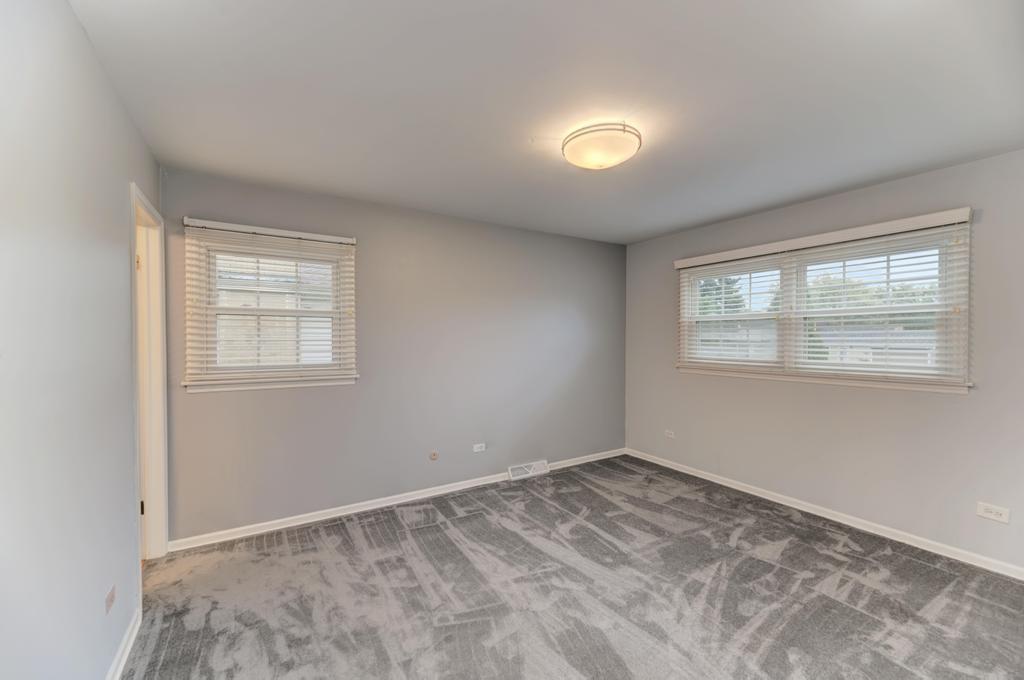 8S141 Grant Street, Darien, IL 60561