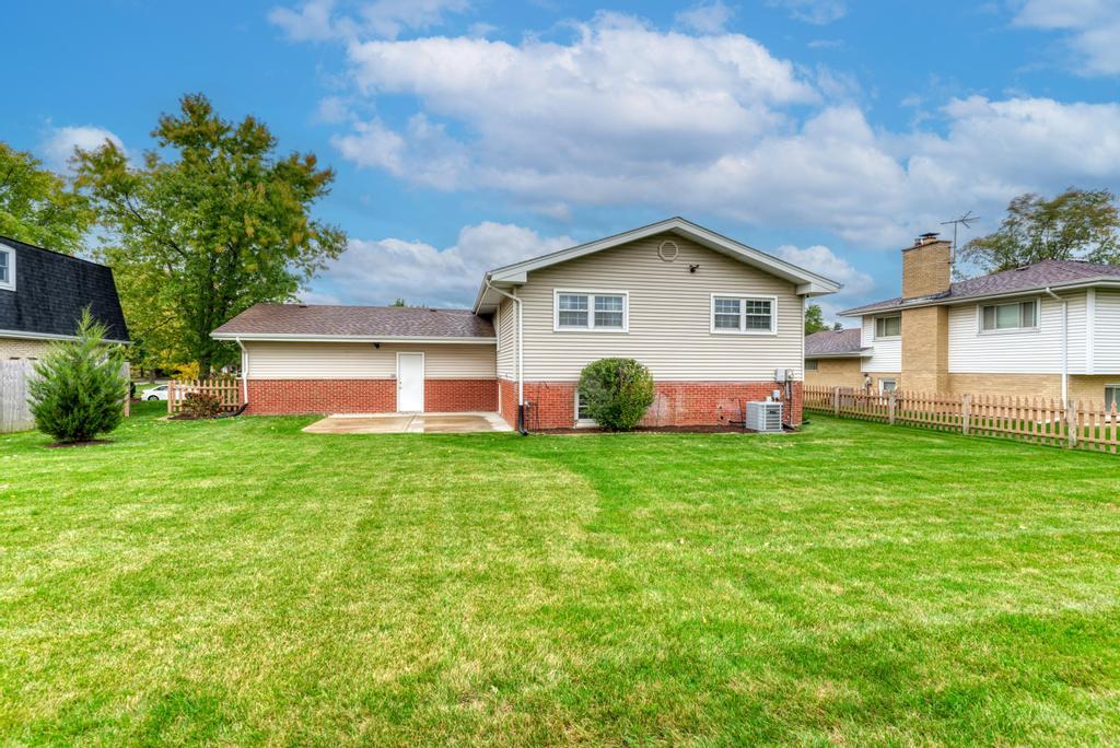 8S141 Grant Street, Darien, IL 60561