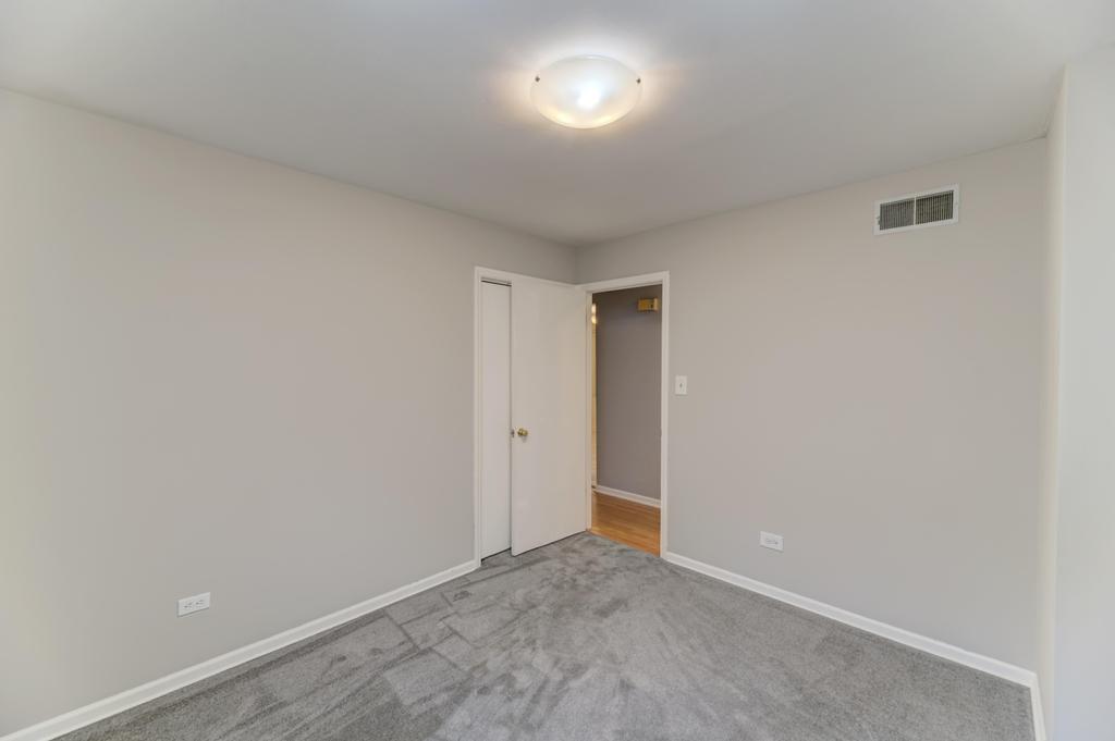 8S141 Grant Street, Darien, IL 60561