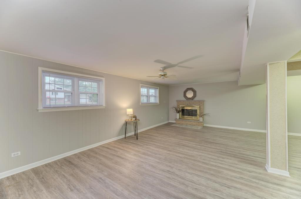 8S141 Grant Street, Darien, IL 60561