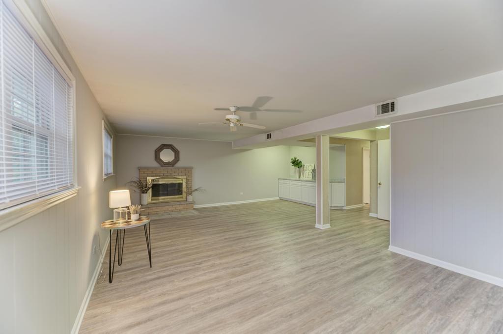 8S141 Grant Street, Darien, IL 60561