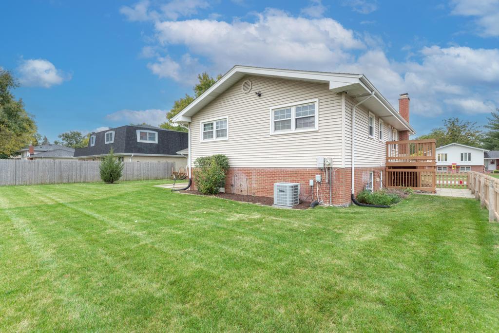 8S141 Grant Street, Darien, IL 60561