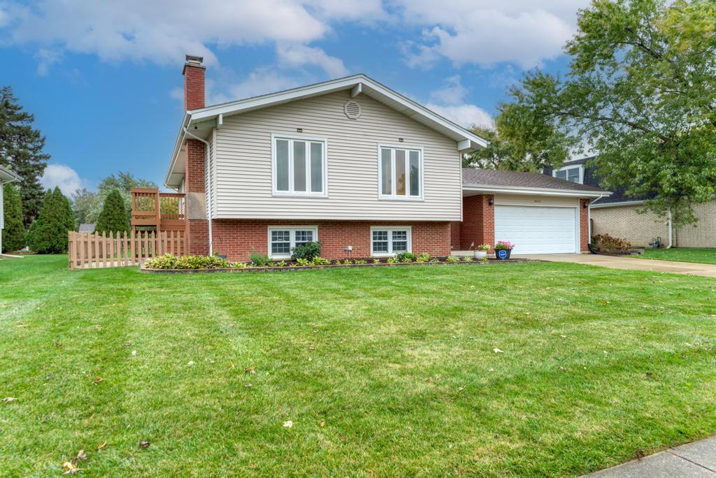 8S141 Grant Street, Darien, IL 60561