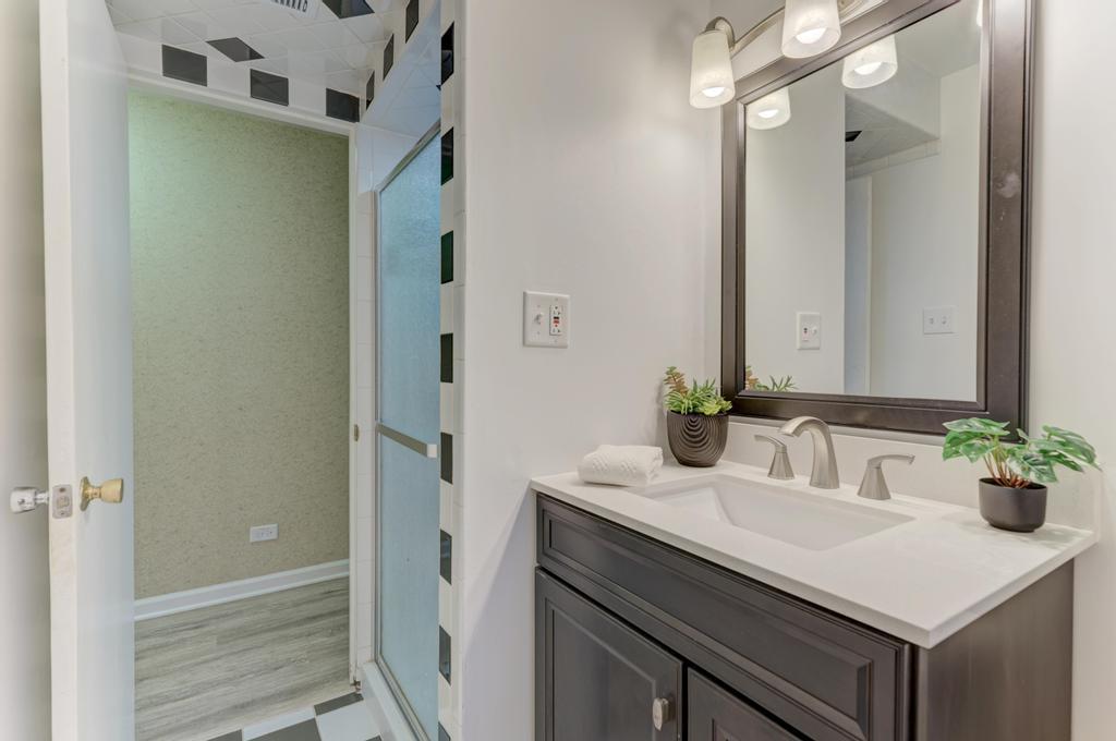 8S141 Grant Street, Darien, IL 60561