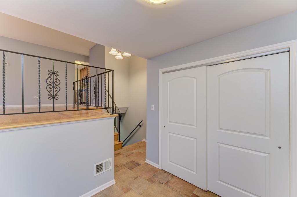 8S141 Grant Street, Darien, IL 60561