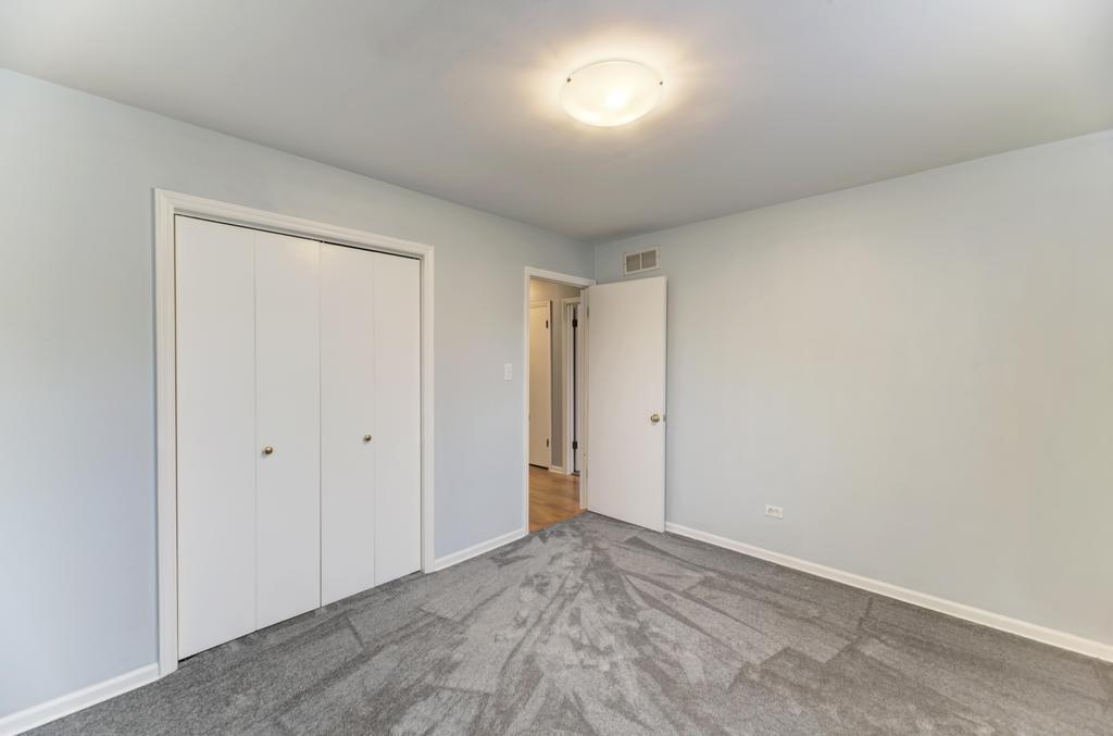 8S141 Grant Street, Darien, IL 60561