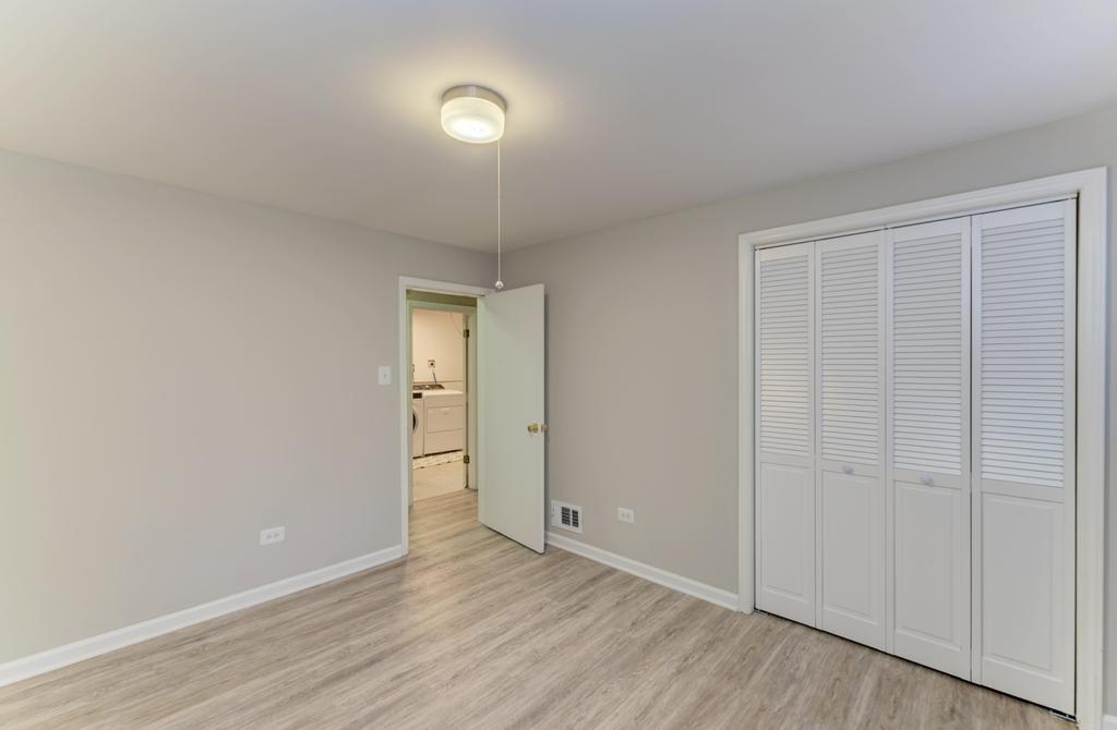 8S141 Grant Street, Darien, IL 60561