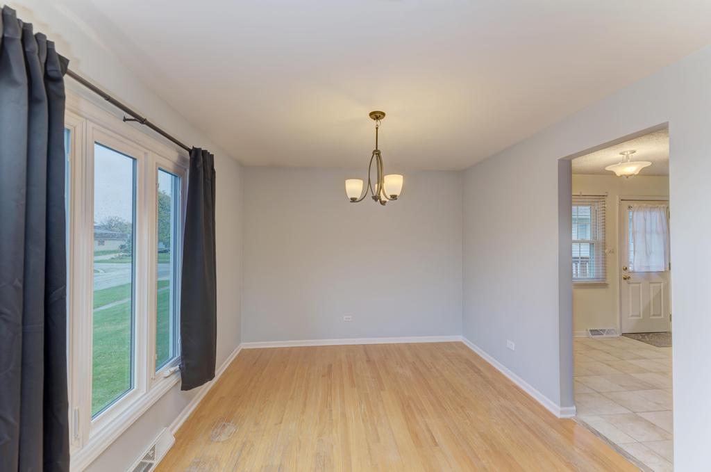 8S141 Grant Street, Darien, IL 60561