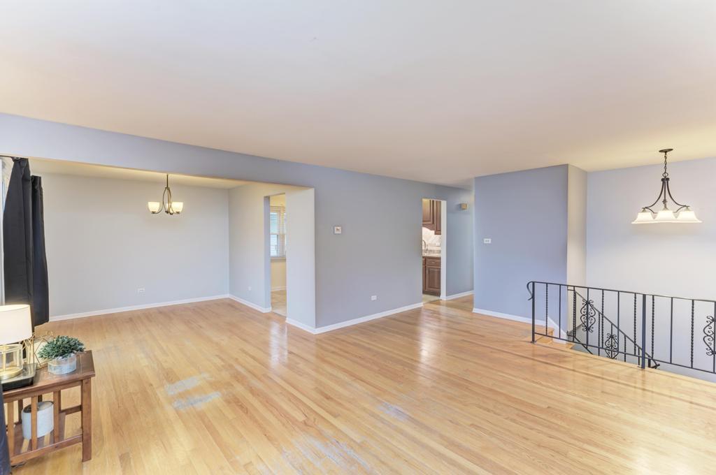 8S141 Grant Street, Darien, IL 60561