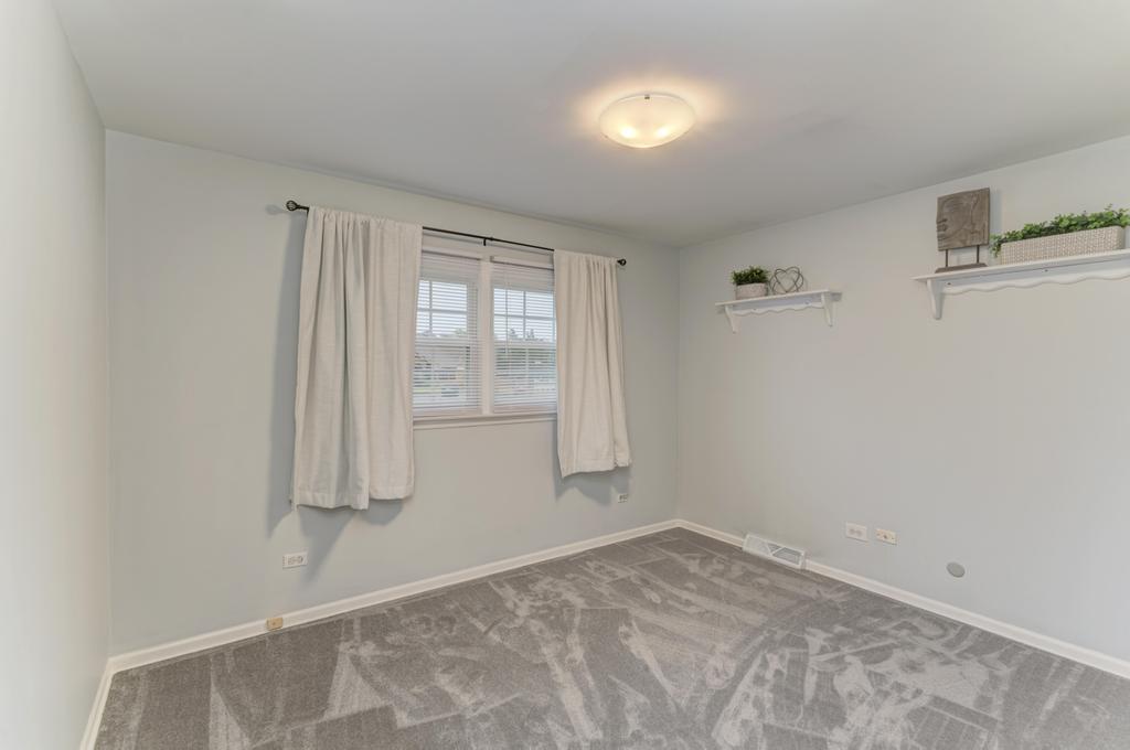 8S141 Grant Street, Darien, IL 60561