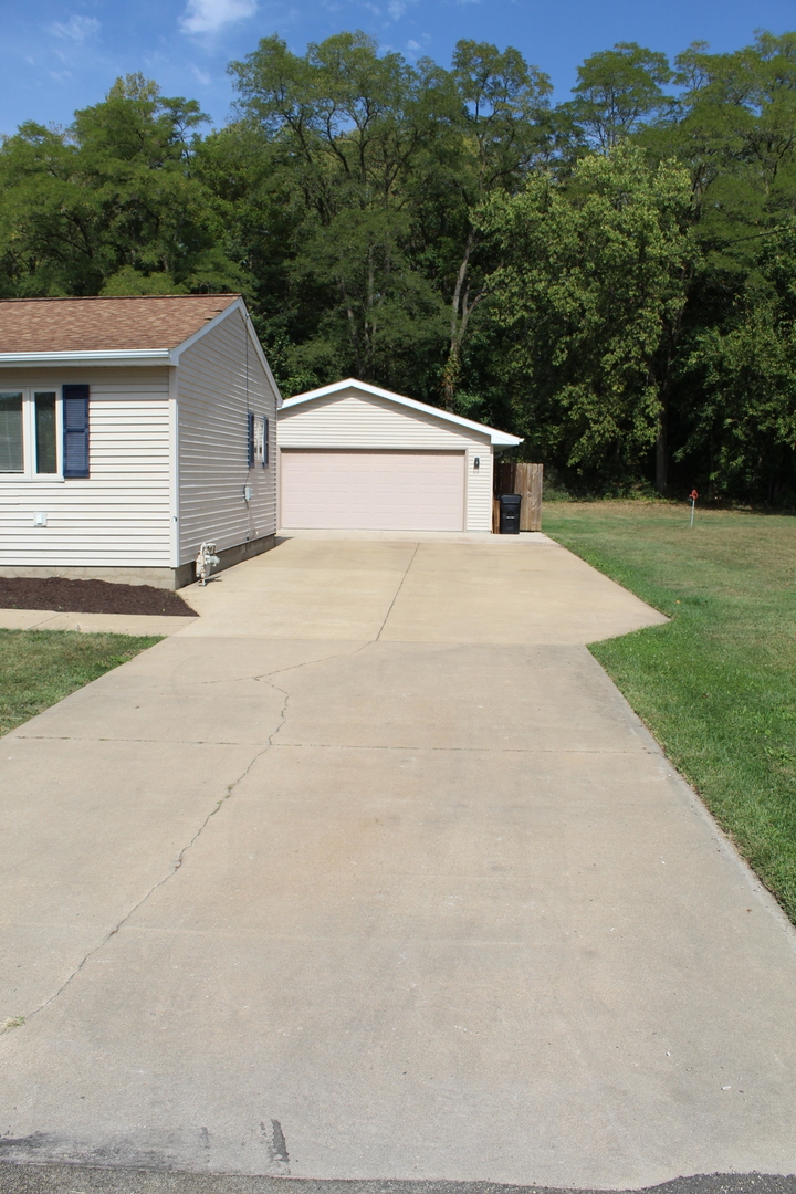 1226 Retz Drive, Ottawa, IL 61350
