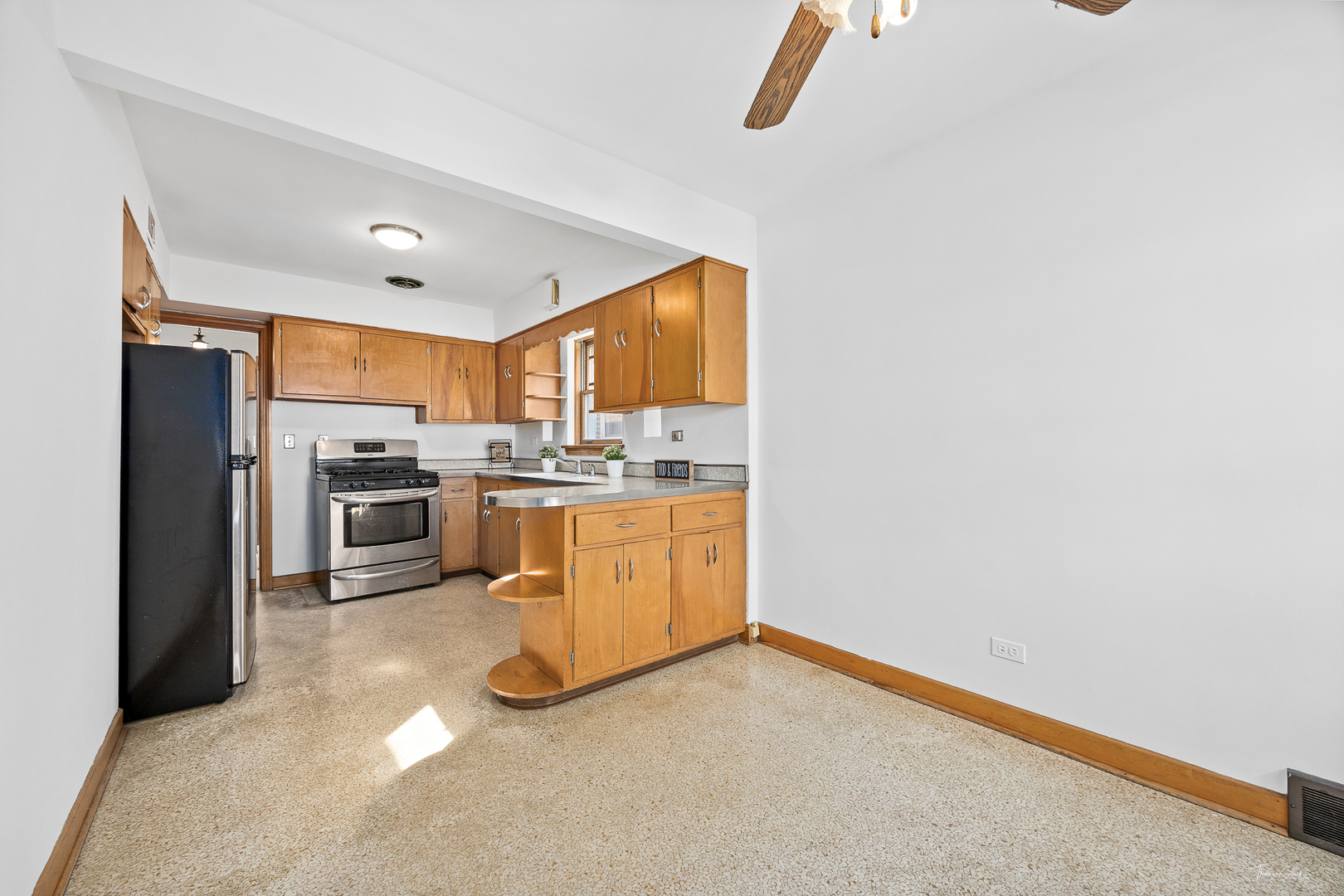 5334 N Melvina Avenue, Chicago, IL 60630
