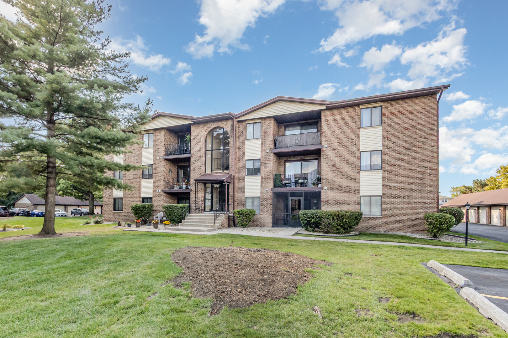 13426 W Circle Drive #302, Crestwood, IL 60418