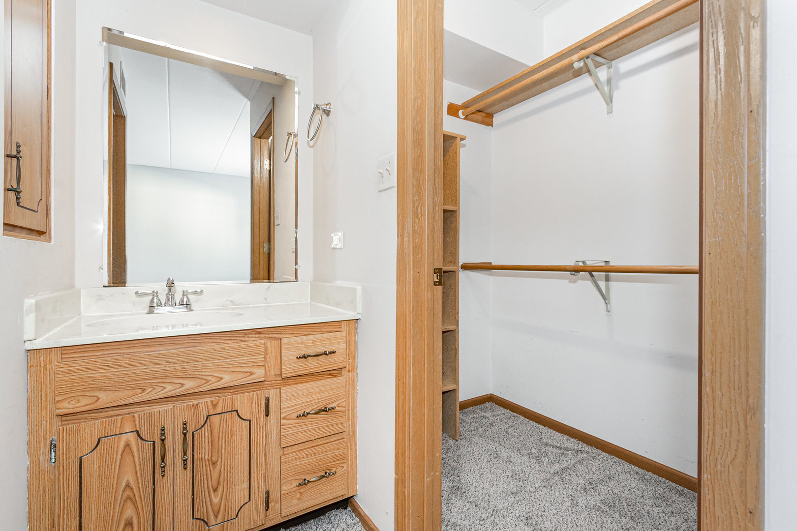13426 W Circle Drive #302, Crestwood, IL 60418