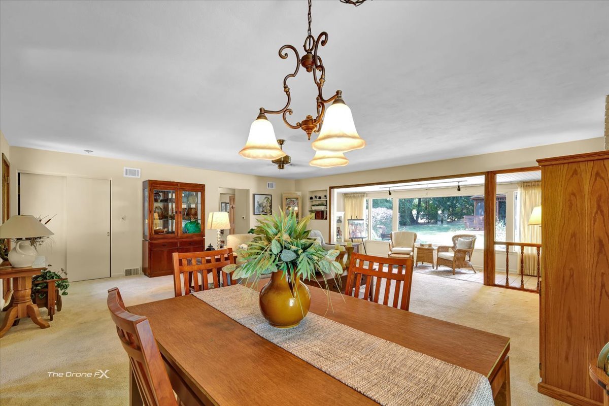 1s526 S Taylor Road, Glen Ellyn, IL 60134