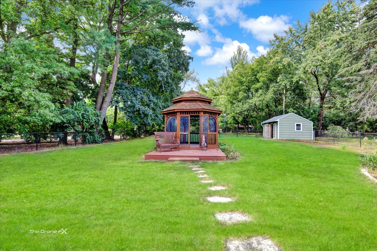 1s526 S Taylor Road, Glen Ellyn, IL 60134