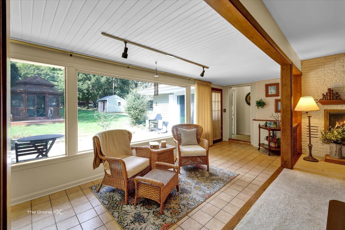 1s526 S Taylor Road, Glen Ellyn, IL 60134