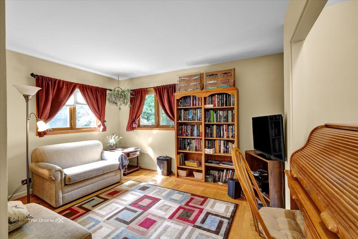 1s526 S Taylor Road, Glen Ellyn, IL 60134