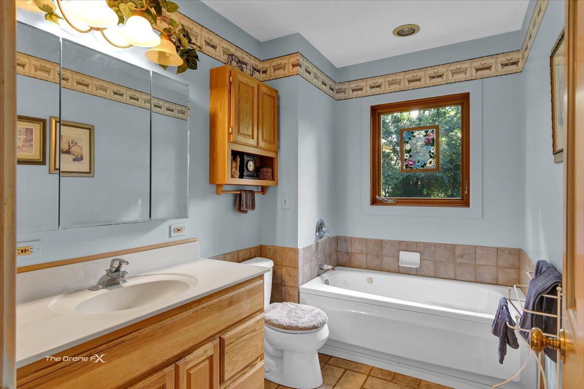 1s526 S Taylor Road, Glen Ellyn, IL 60134