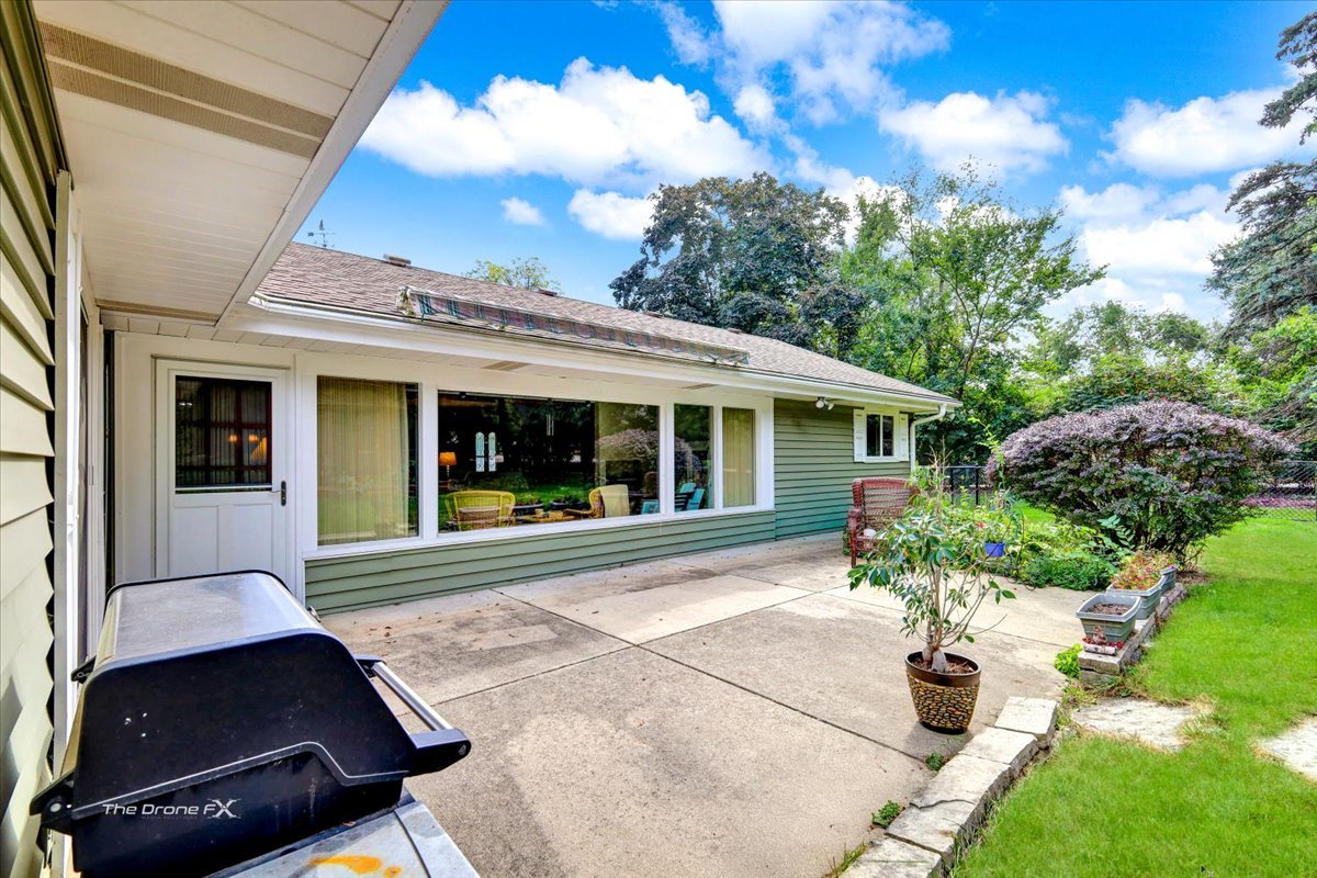 1s526 S Taylor Road, Glen Ellyn, IL 60134