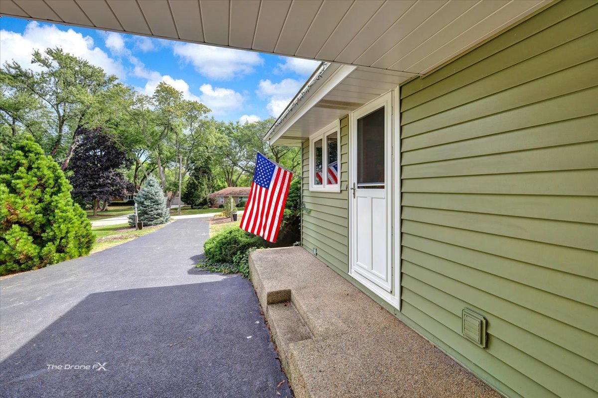 1s526 S Taylor Road, Glen Ellyn, IL 60134