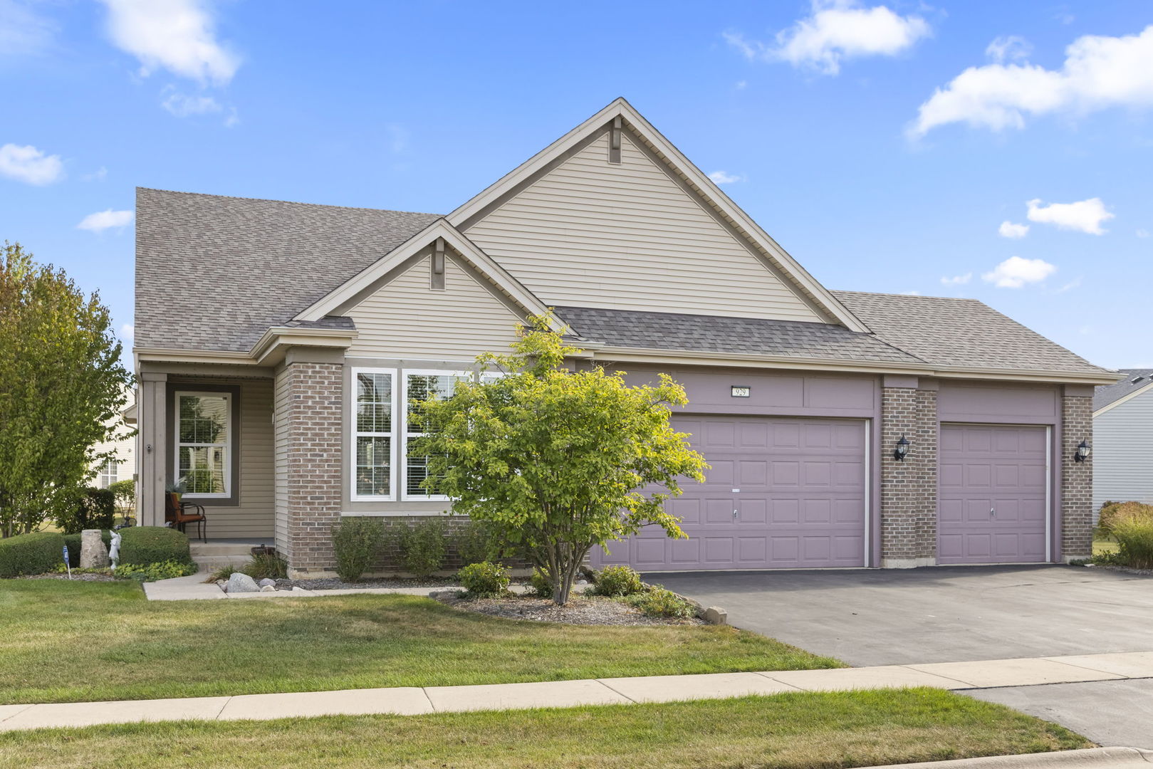 929 Fairmont Road, Pingree Grove, IL 60140