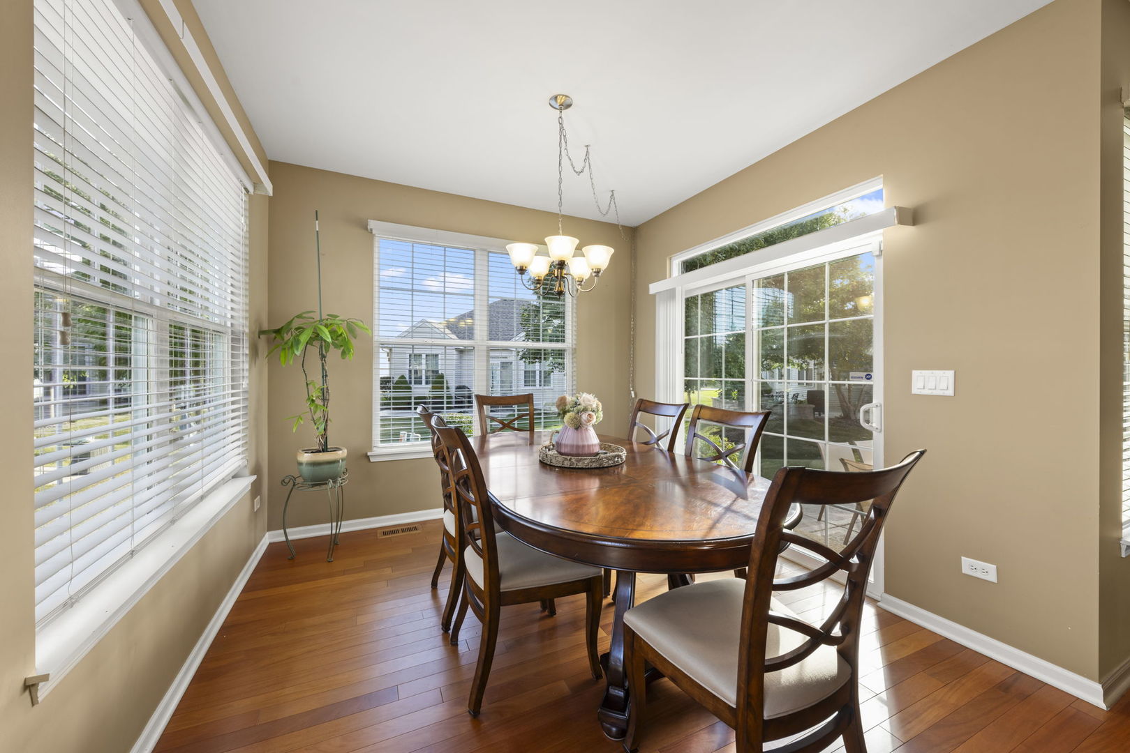 929 Fairmont Road, Pingree Grove, IL 60140