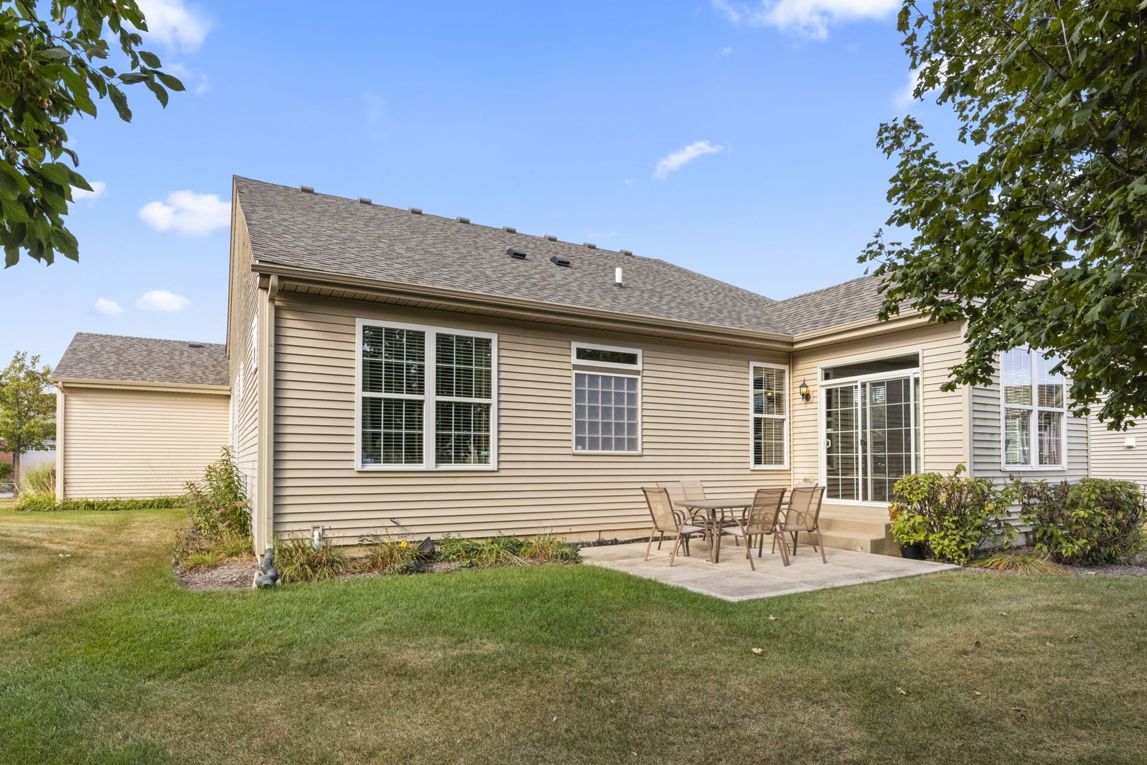 929 Fairmont Road, Pingree Grove, IL 60140