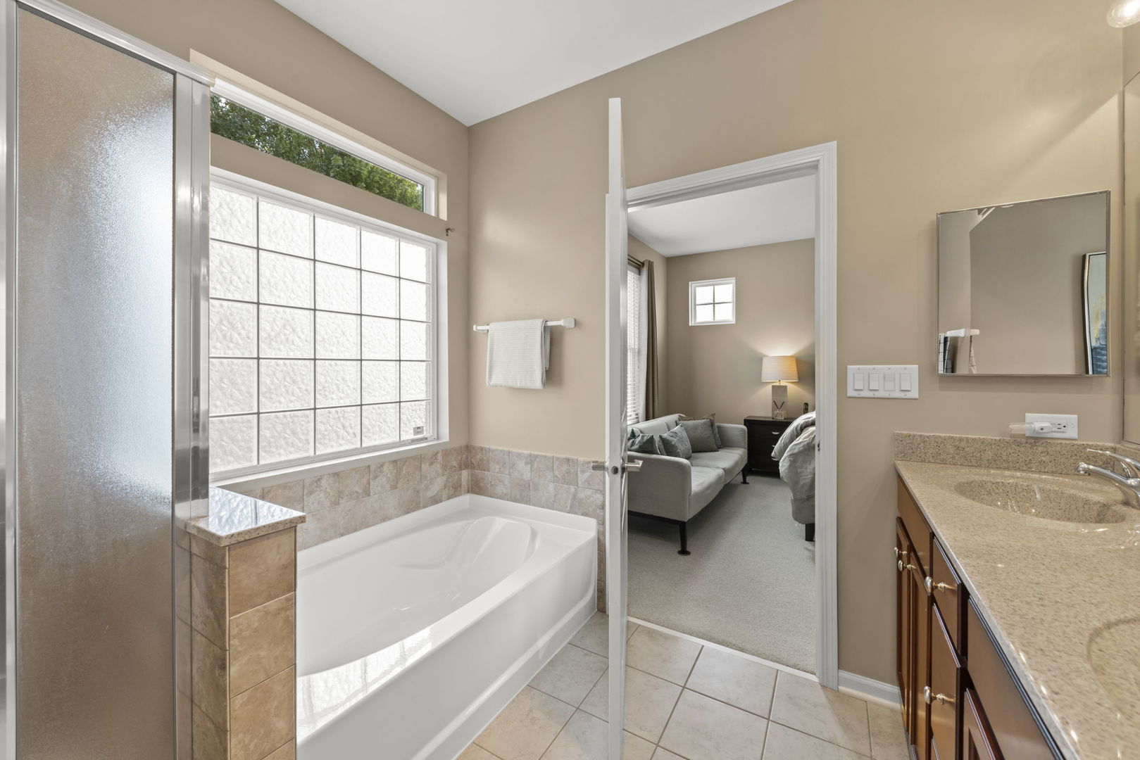 929 Fairmont Road, Pingree Grove, IL 60140