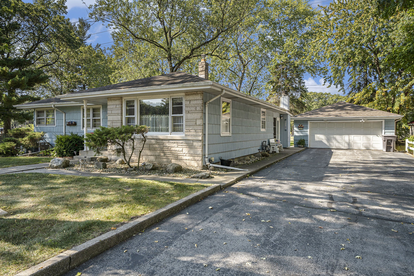 1991 Indiana Avenue, Lansing, IL 60438