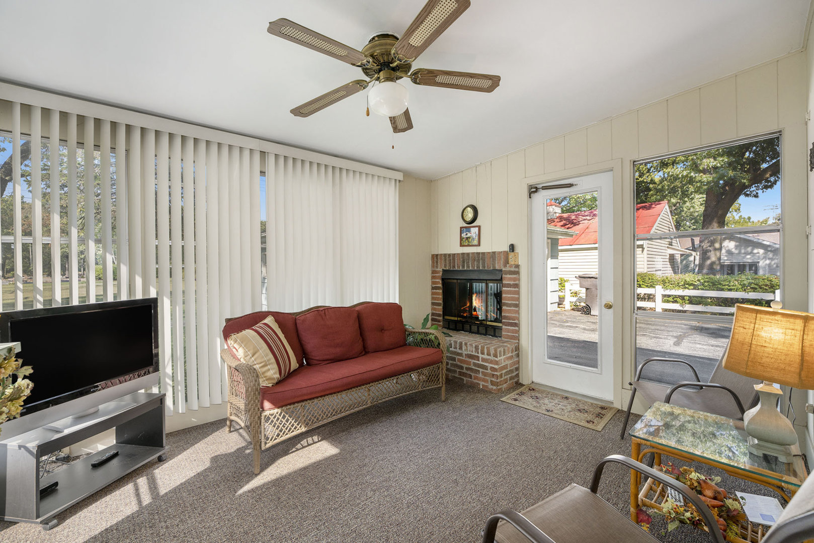 1991 Indiana Avenue, Lansing, IL 60438