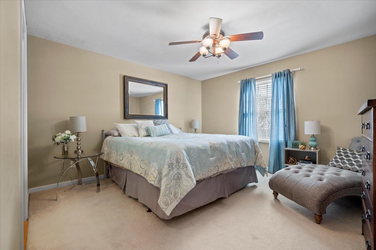 3509 Ballyford Drive, Bloomington, IL 61704