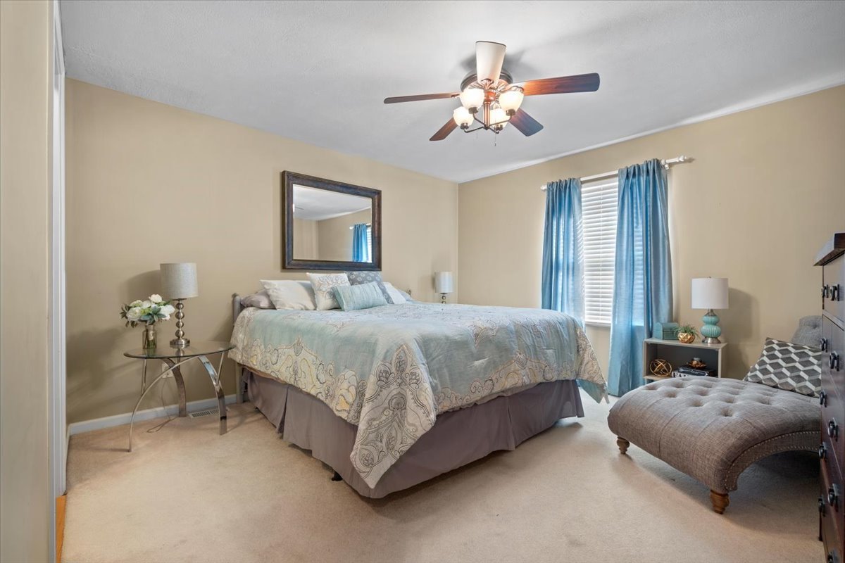 3509 Ballyford Drive, Bloomington, IL 61704