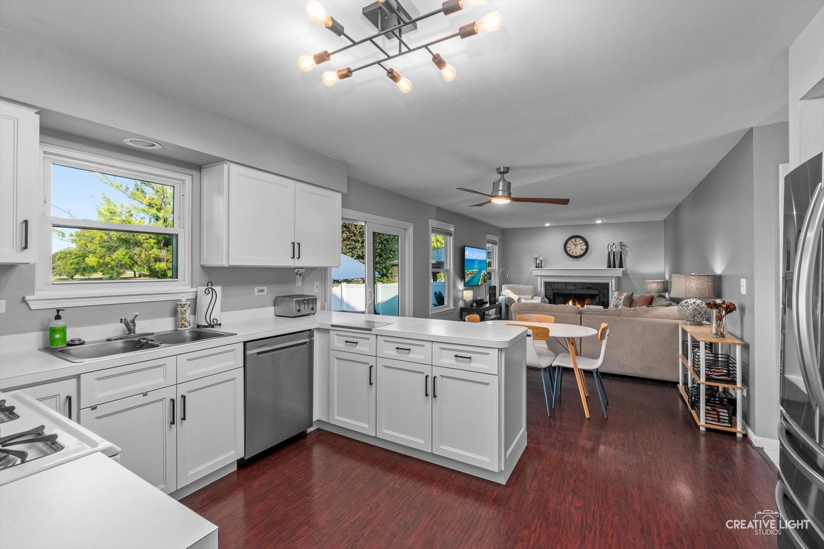 895 Lowell Lane, Naperville, IL 60540