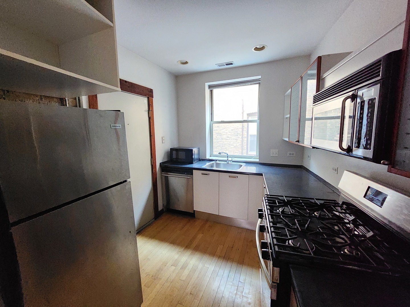 136 Clyde Avenue #2S, Evanston, IL 60202