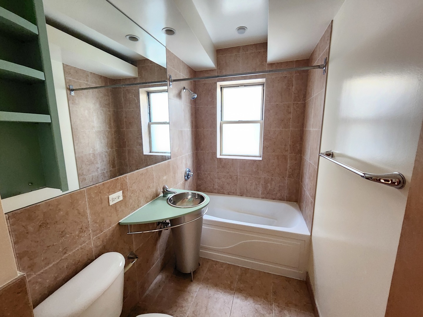 136 Clyde Avenue #2S, Evanston, IL 60202