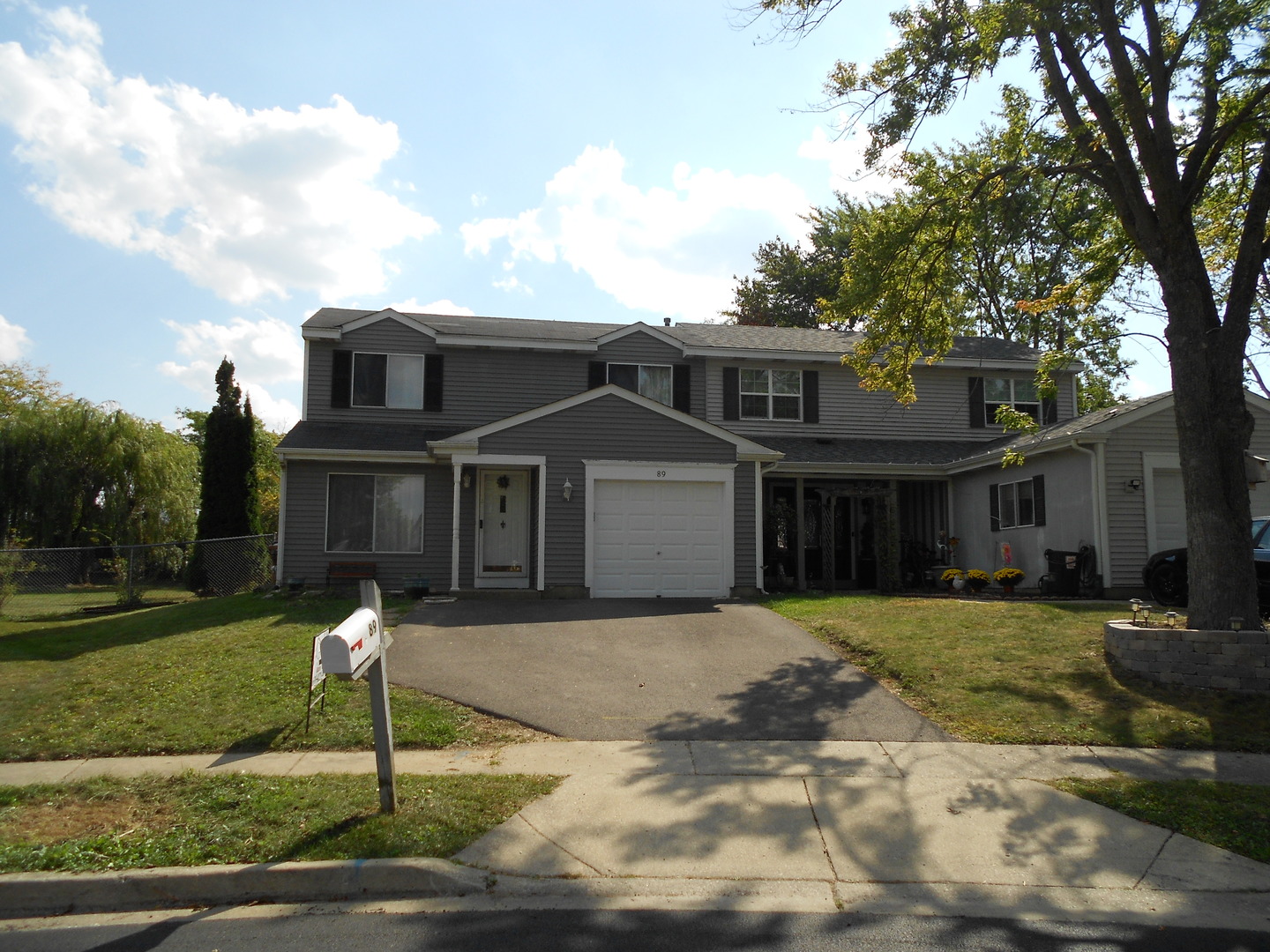 89 Stonefield Drive, Glendale Heights, IL 60139