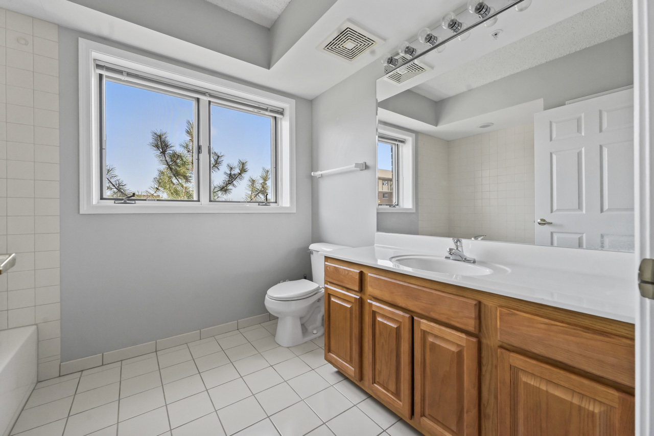 5 W Central Road #410, Mount Prospect, IL 60056