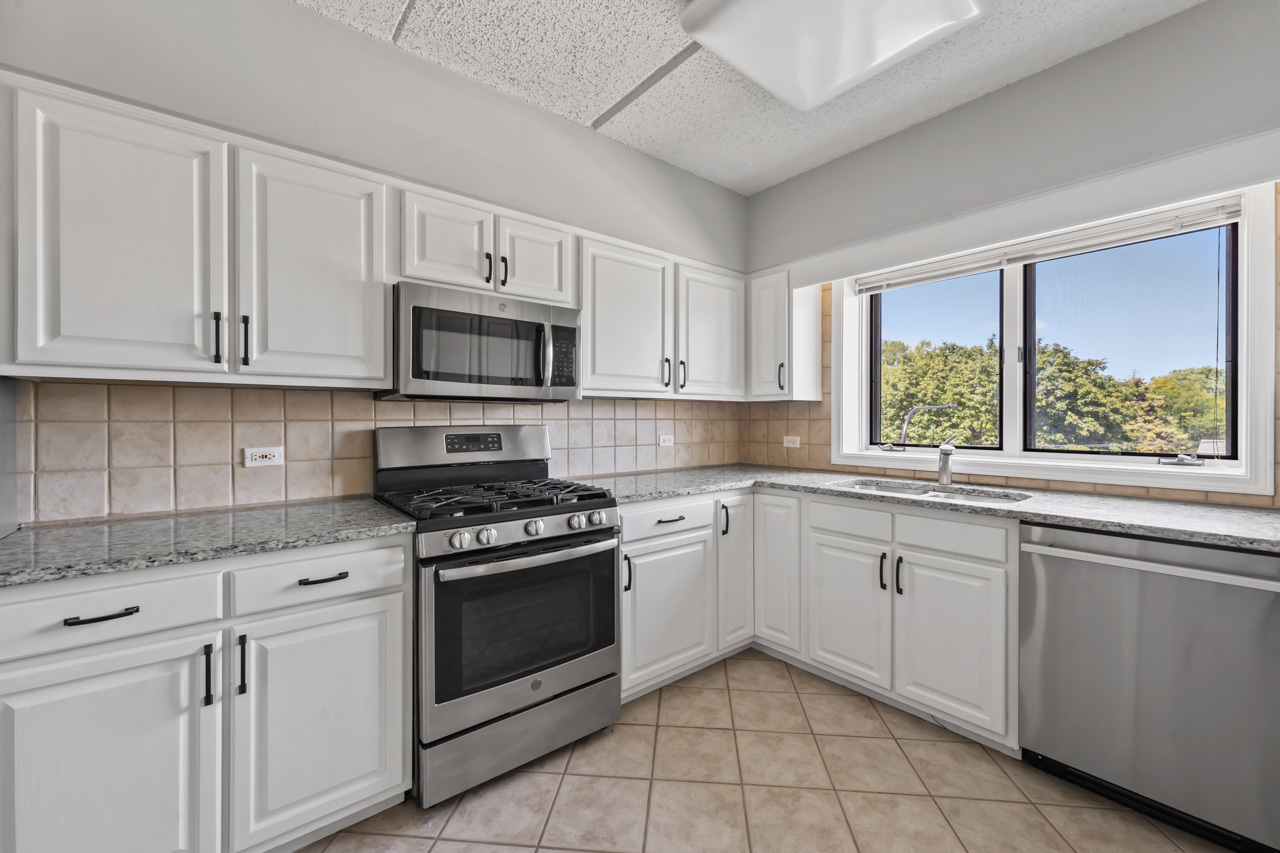 5 W Central Road #410, Mount Prospect, IL 60056