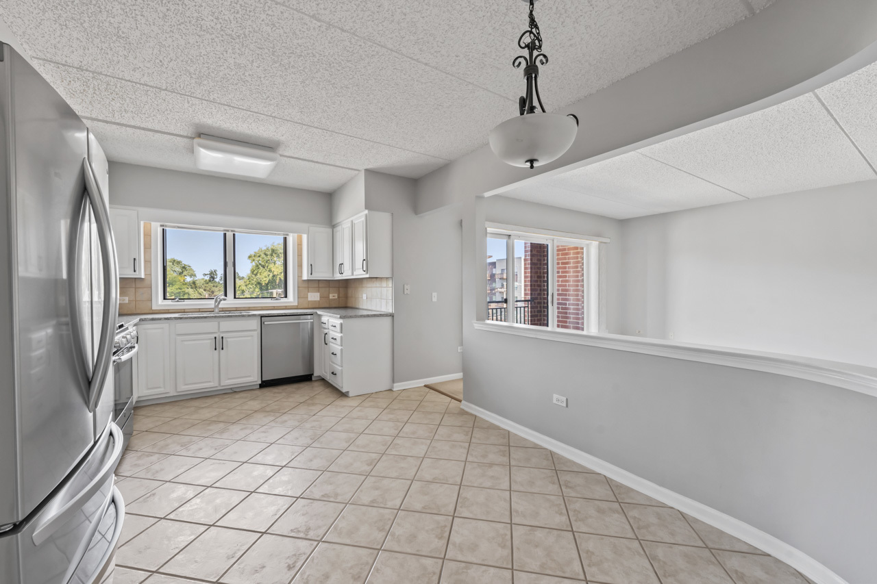 5 W Central Road #410, Mount Prospect, IL 60056