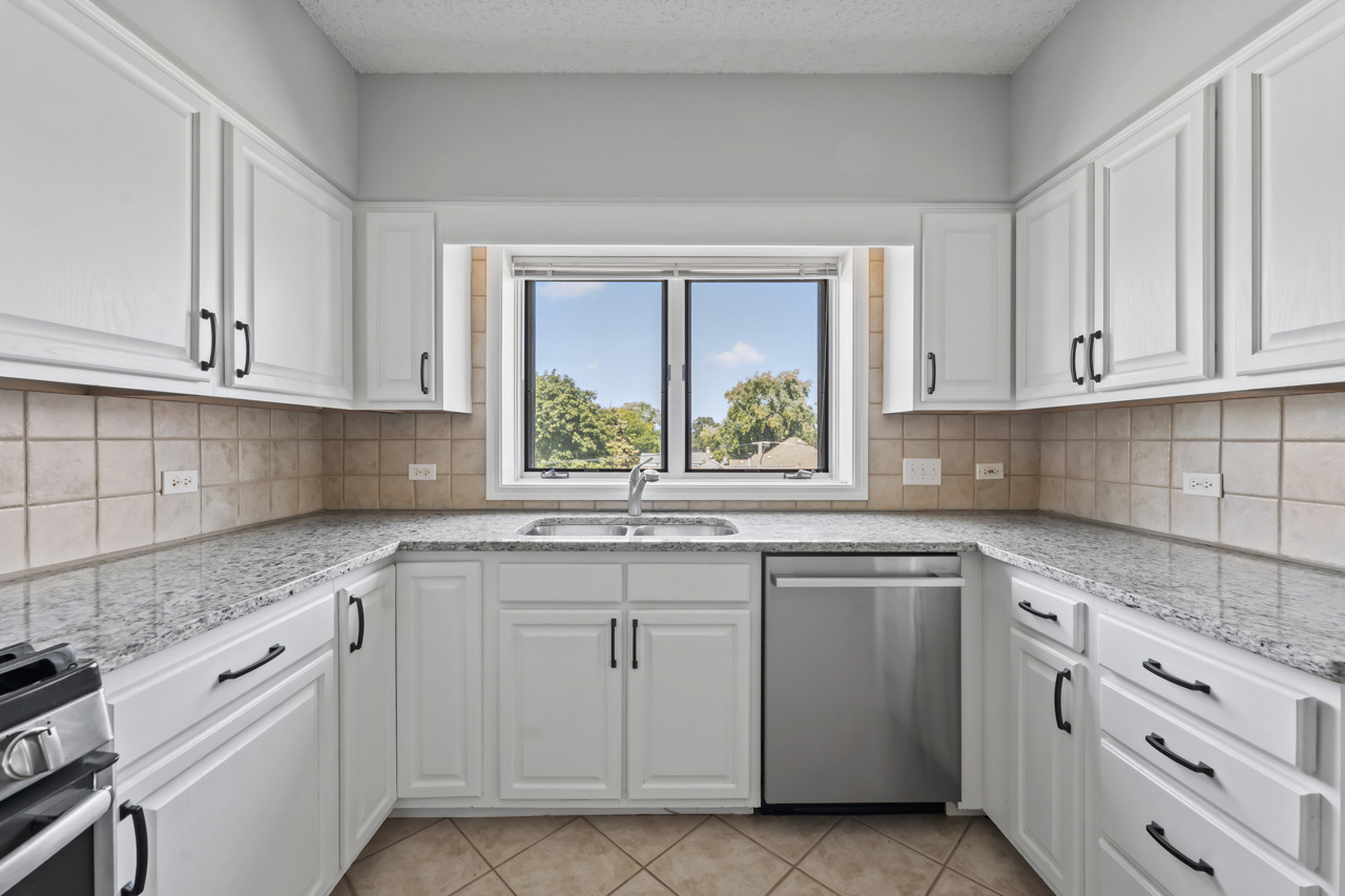 5 W Central Road #410, Mount Prospect, IL 60056