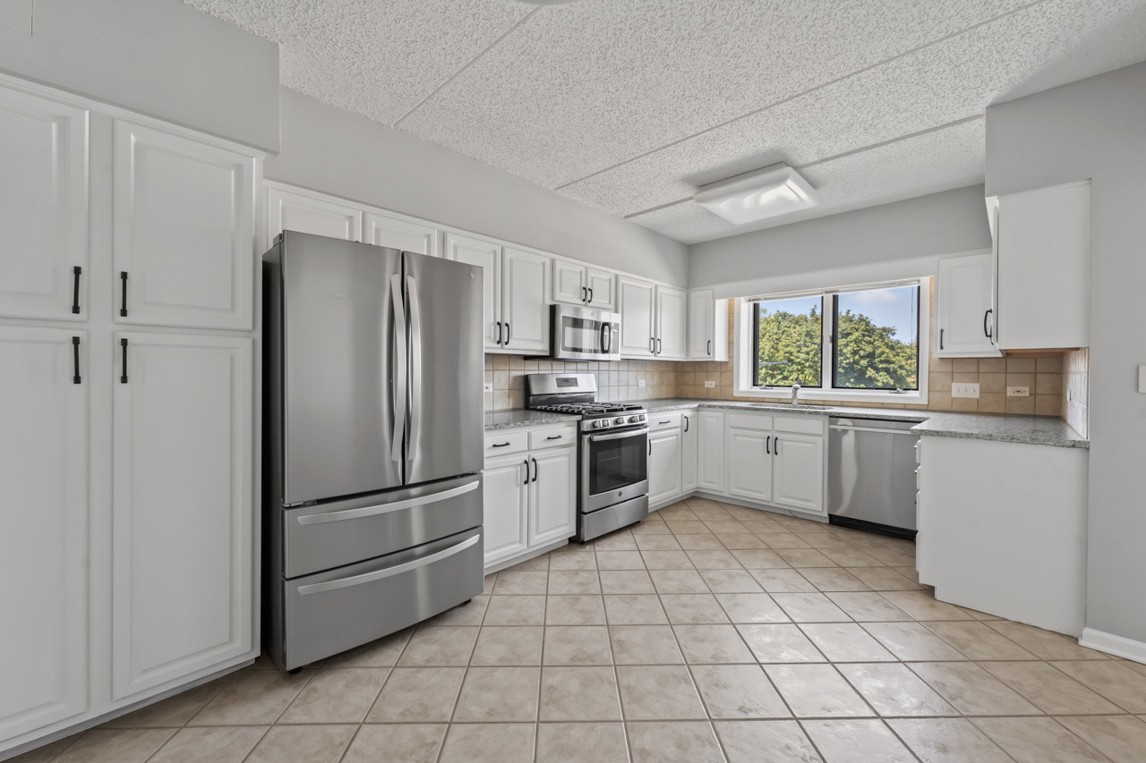 5 W Central Road #410, Mount Prospect, IL 60056