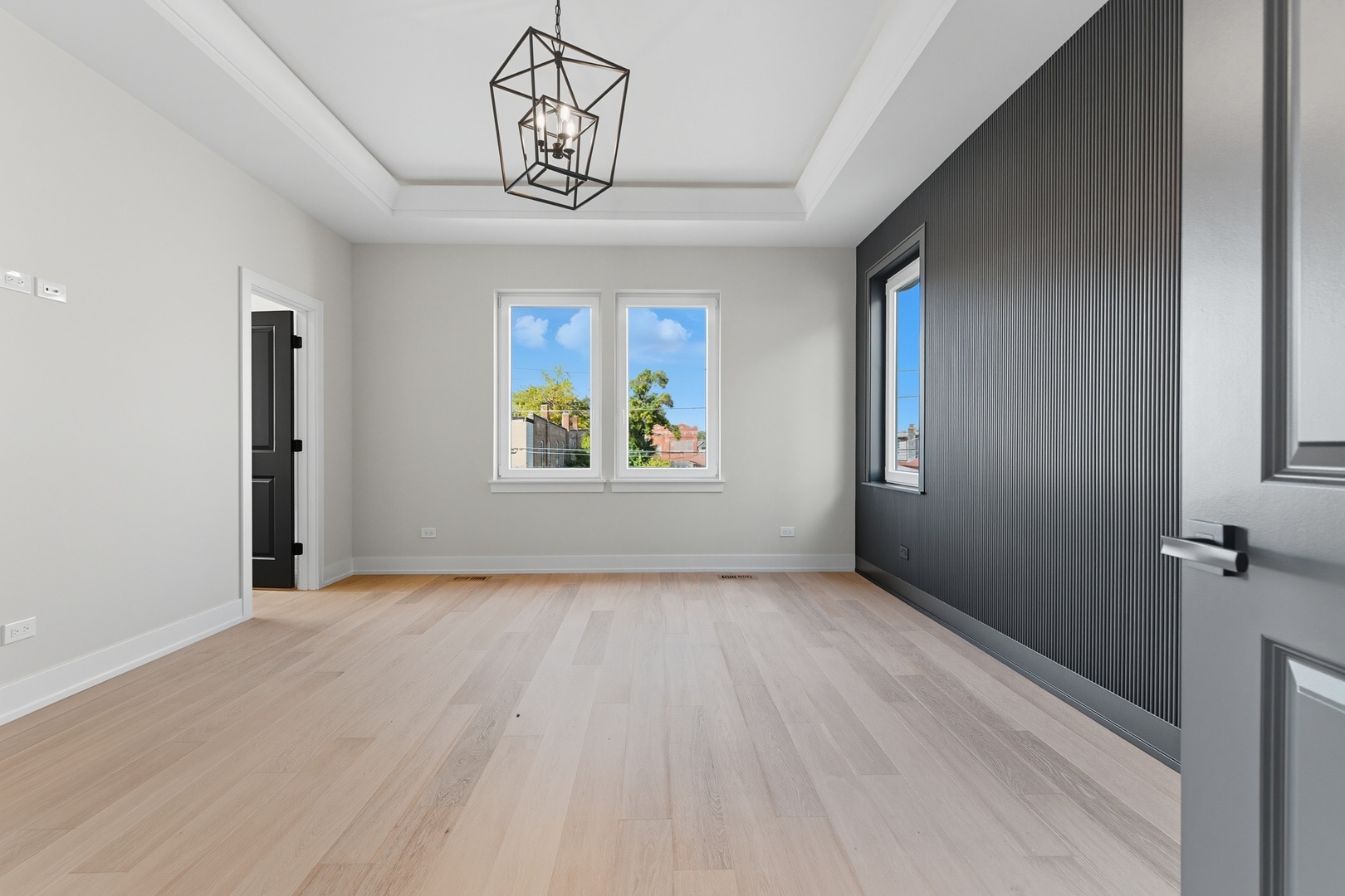5254 W Newport Avenue, Chicago, IL 60641